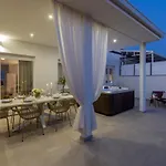 Luxury Rooftop Zalato Апартаменты *