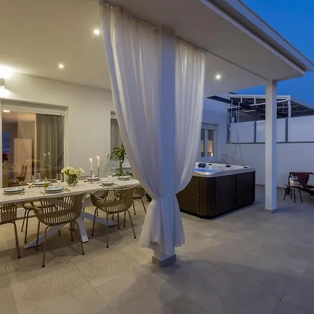 Luxury Rooftop Zalato Apartman *